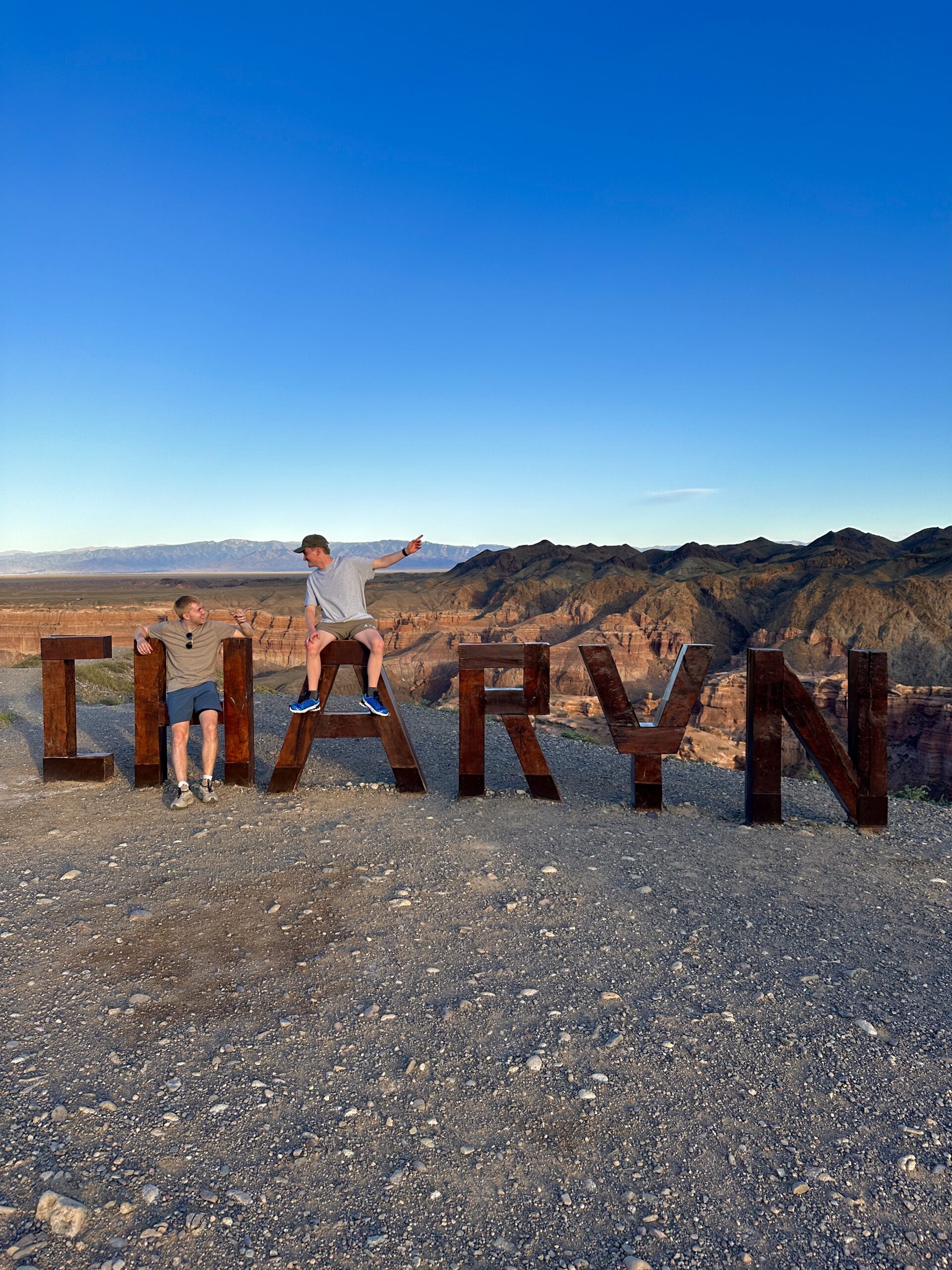 Victor og Skade ved skilt