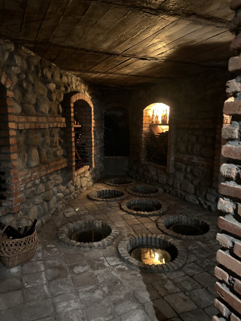 Vinproduktion_i_lerkrukker_under_jorden Georgien