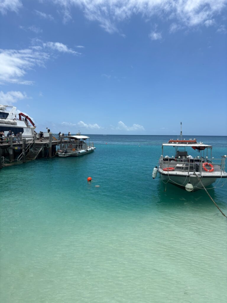 Heron Island, både med krystalblåt vand Australien